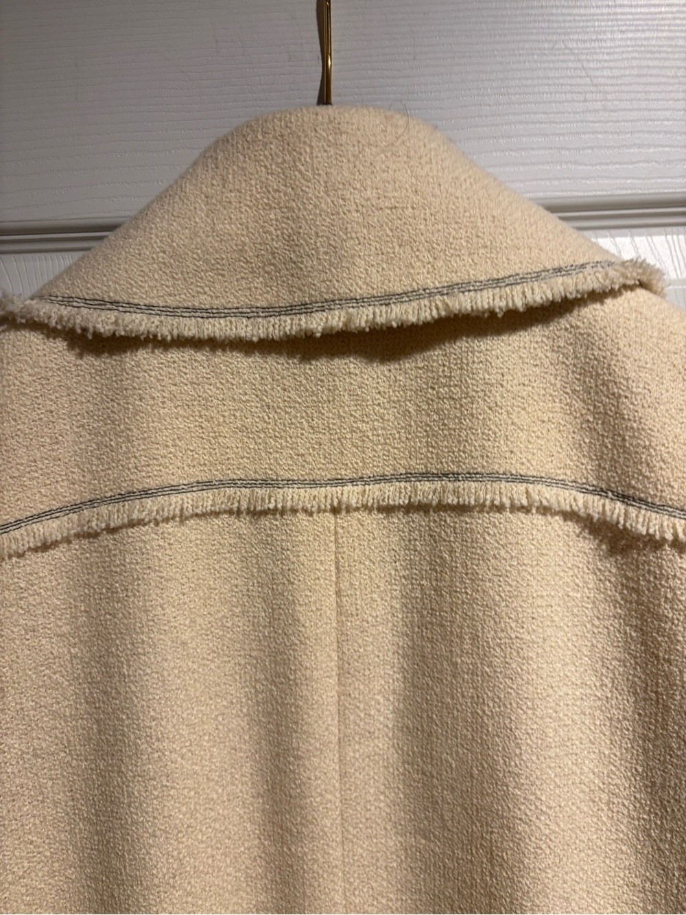 Beautiful Vintage CHANEL Cream Bouclé Coat Herringbone Trim - Picture 10 of 15